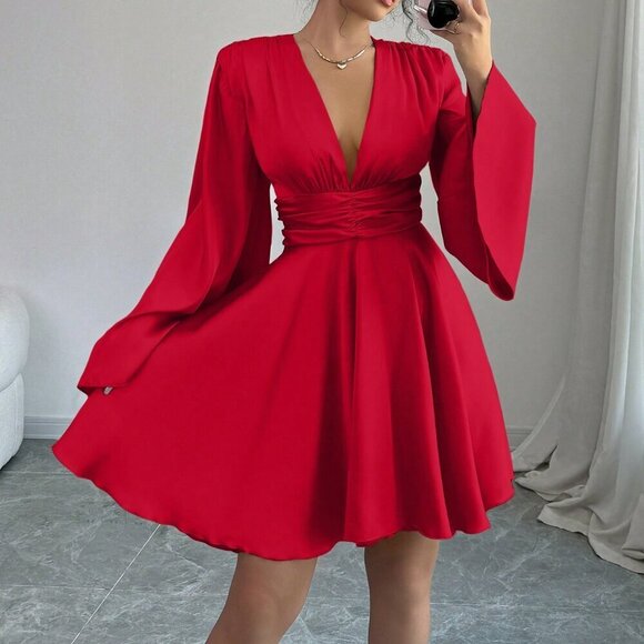 Red Elegant Women's V-Neck Long Bell Sleeves Ruched Waist Satin Party Dress - Picture 3 of 6